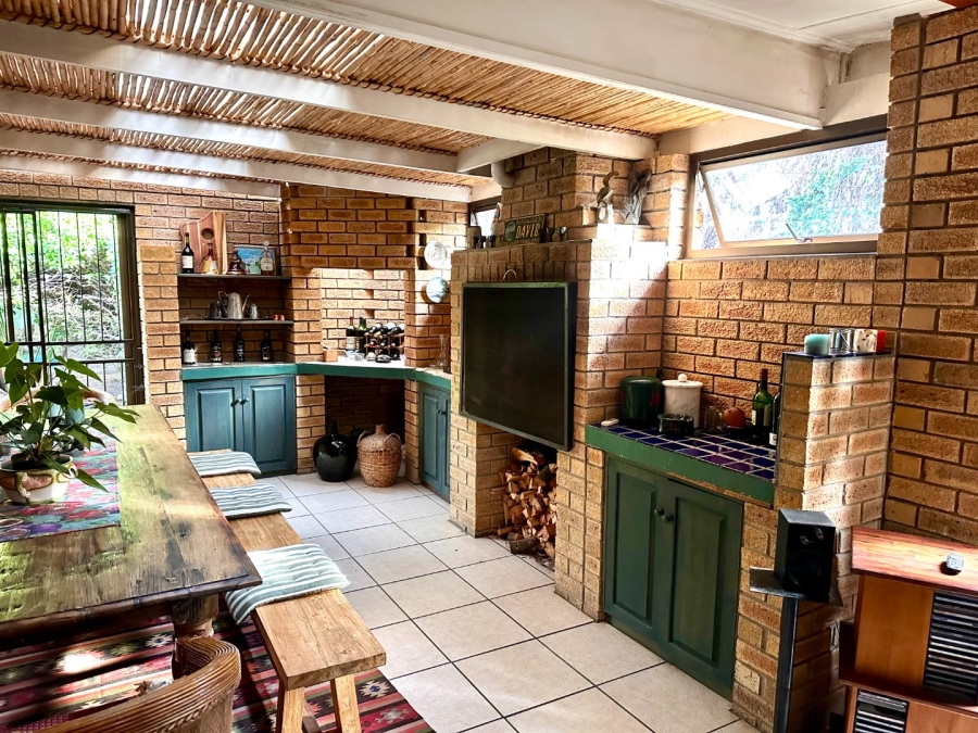 4 Bedroom Property for Sale in Glen Barrie Western Cape